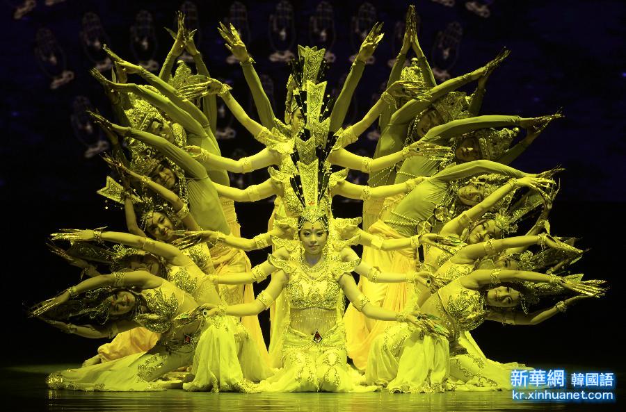 （新华网）（3）“千手观音”亮相新疆国际舞蹈节