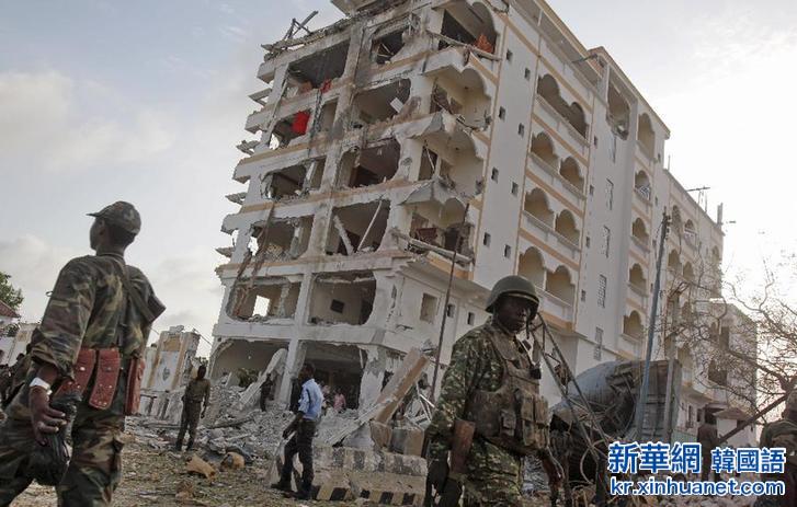 （国际）有中方人员在索马里饭店爆炸事件中受伤 