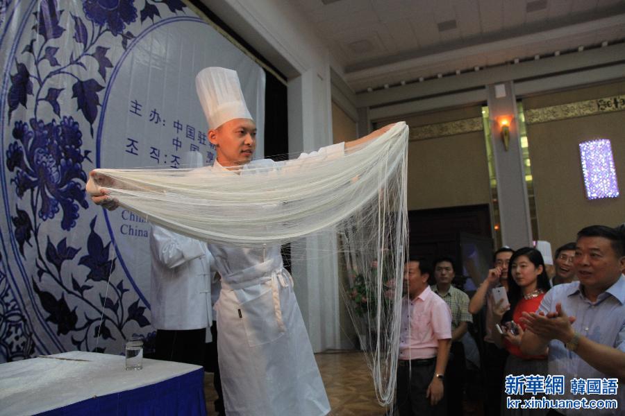 （XHDW）（1）“在朝中国人品尝家乡饭”活动在朝鲜举行