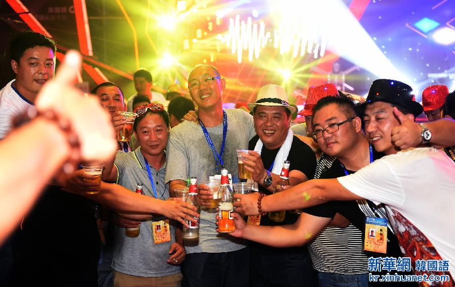 （晚报）（1）第17届中国国际啤酒节在大连开幕