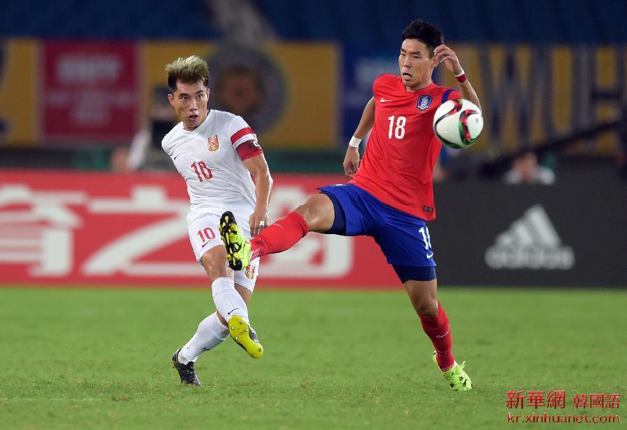 （体育）（3）足球——东亚杯男足赛：中国不敌韩国 