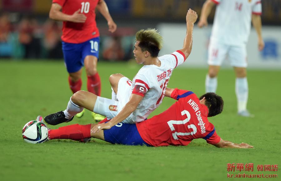 （体育）（6）足球——东亚杯男足赛：中国不敌韩国 