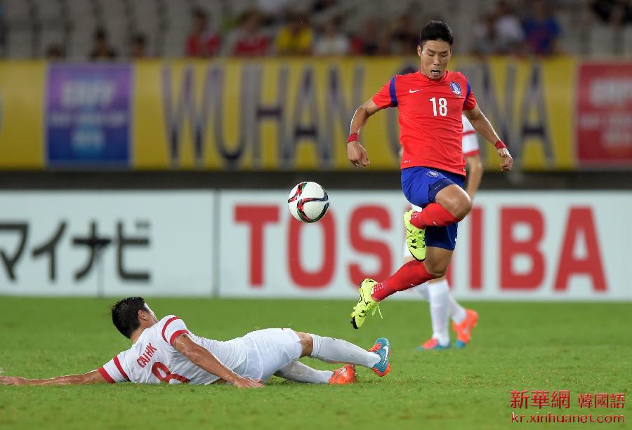 （体育）（7）足球——东亚杯男足赛：中国不敌韩国 
