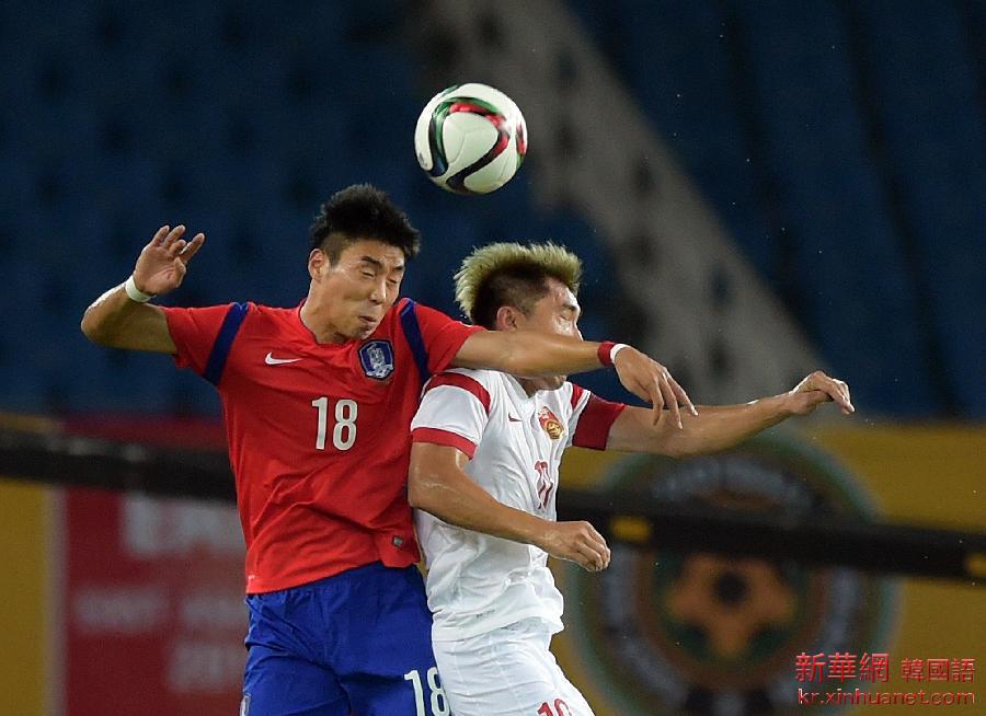 （体育）（13）足球——东亚杯男足赛：中国不敌韩国