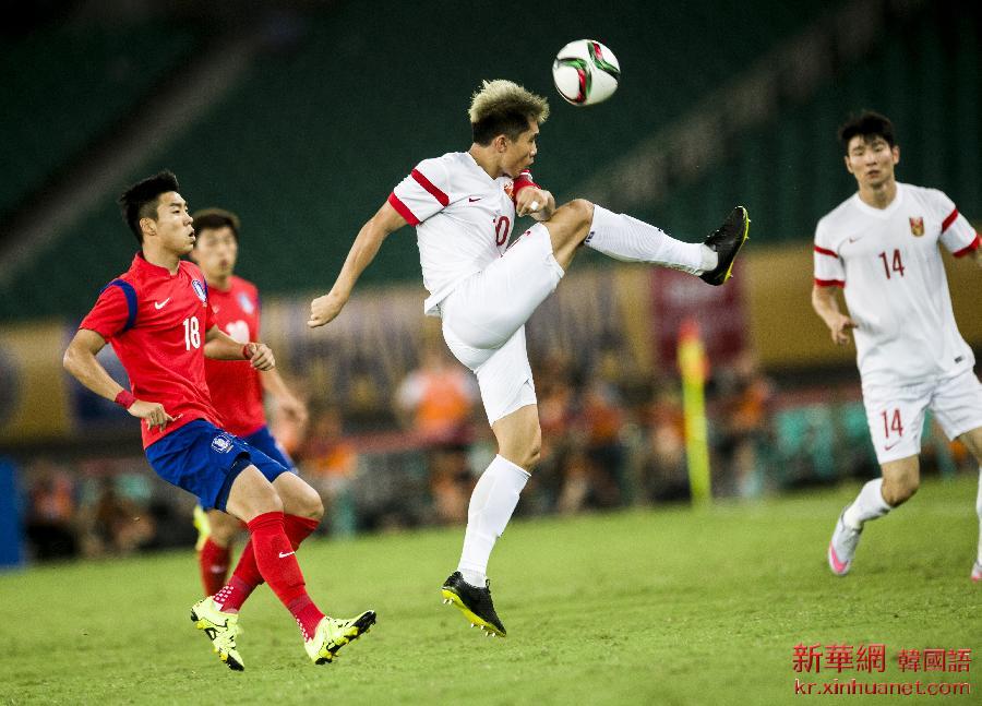 （体育）（14）足球——东亚杯男足赛：中国不敌韩国