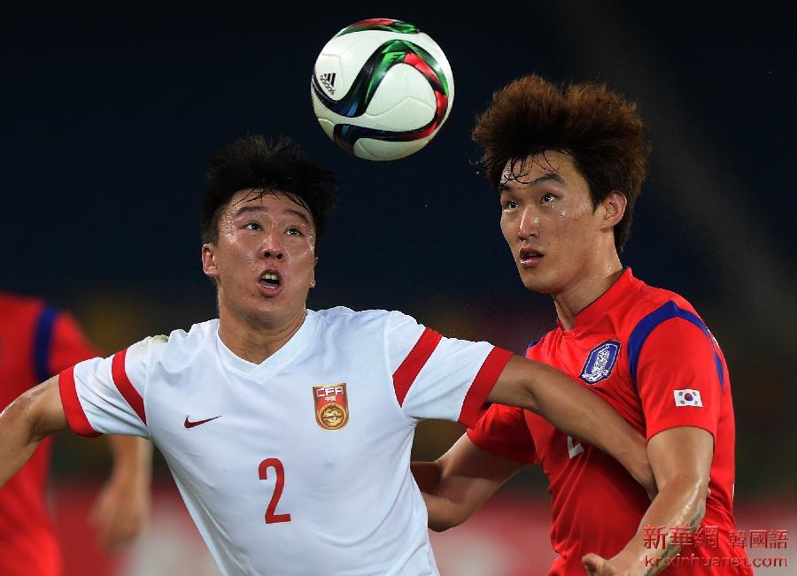 （体育）（21）足球——东亚杯男足赛：中国不敌韩国