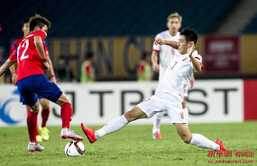 （体育）（23）足球——东亚杯男足赛：中国不敌韩国