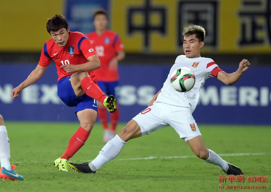 （体育）（26）足球——东亚杯男足赛：中国不敌韩国