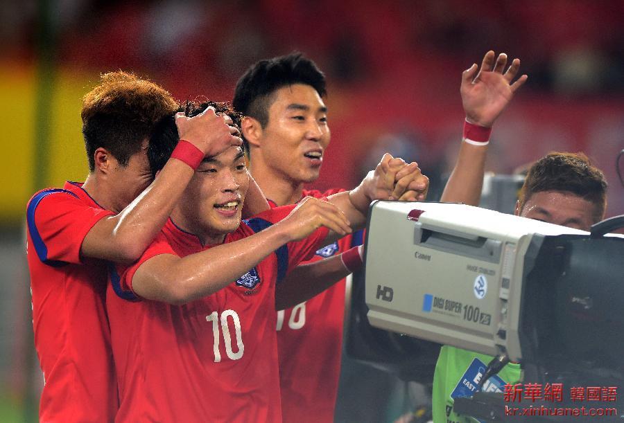 （体育）（24）足球——东亚杯男足赛：中国不敌韩国