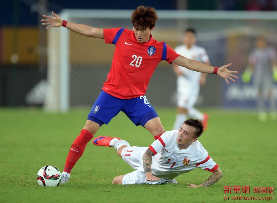 （体育）（25）足球——东亚杯男足赛：中国不敌韩国