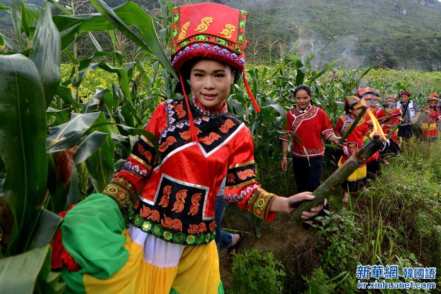 #（社会）（3）广西隆林彝族同胞欢度火把节