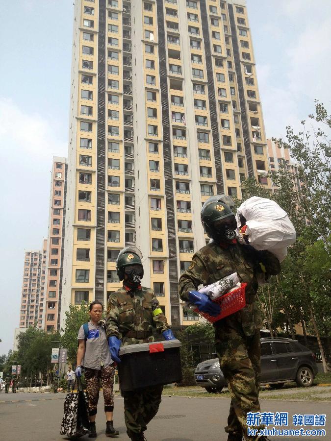 （天津港“8·12”事故） （6）万科海港城居民有序返家取物 