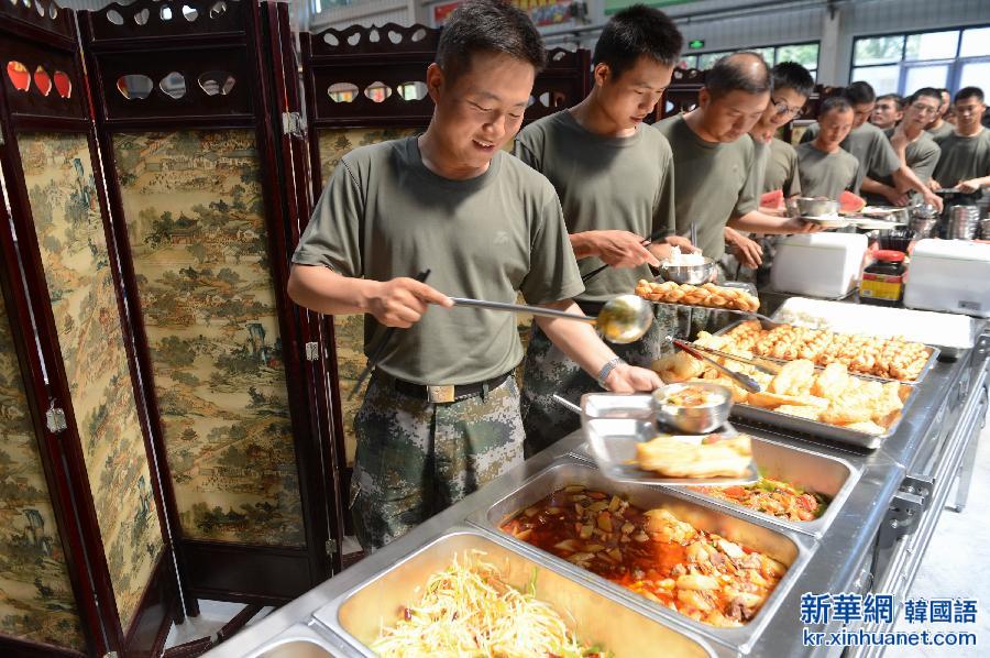 （聚焦阅兵·图文互动）（2）舌尖上的阅兵训练基地——参阅部队以优质伙食保障助力阅兵训练记事 