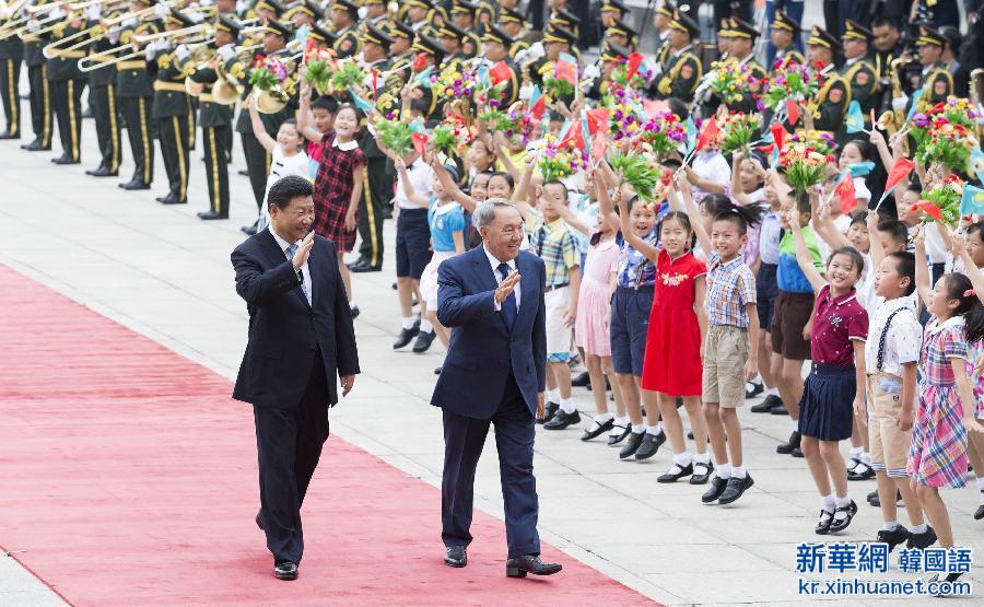 （时政）习近平同哈萨克斯坦总统纳扎尔巴耶夫举行会谈