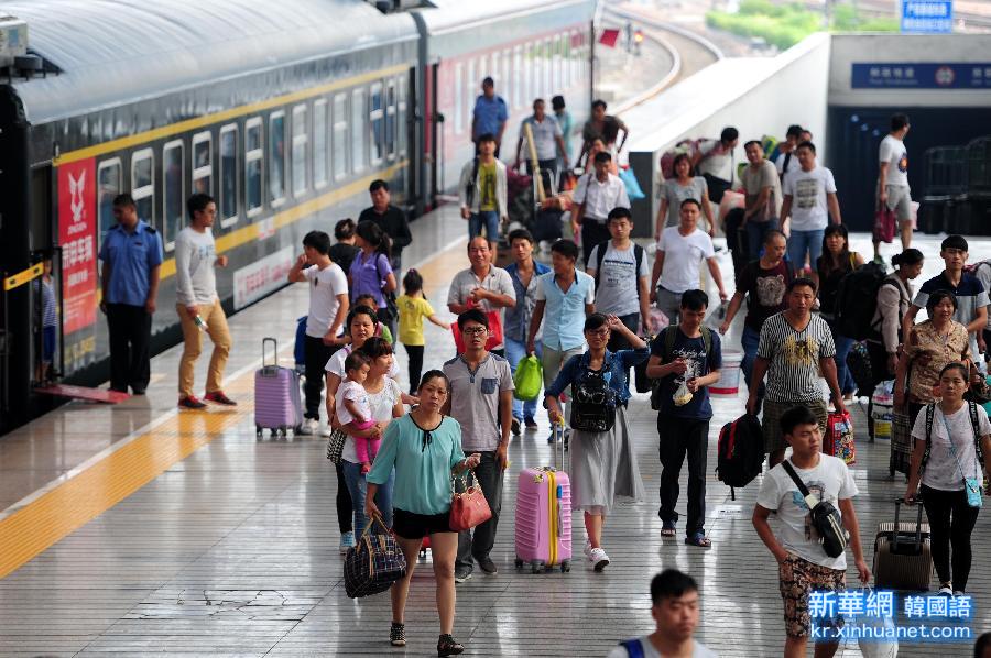 （社会）（2）铁路暑运发送旅客突破5亿人次