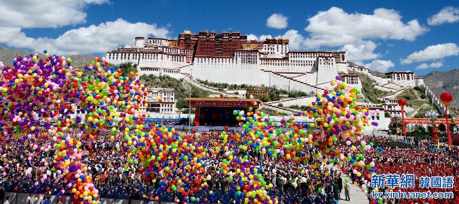 （新华直击）西藏自治区成立50周年庆祝大会举行