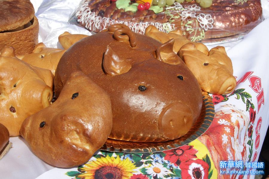 （XHDW）（2）俄远东符拉迪沃斯托克举办大圆面包节