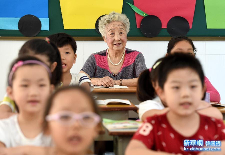 （教育）（3）九旬“漂亮奶奶”：教书育人60余载