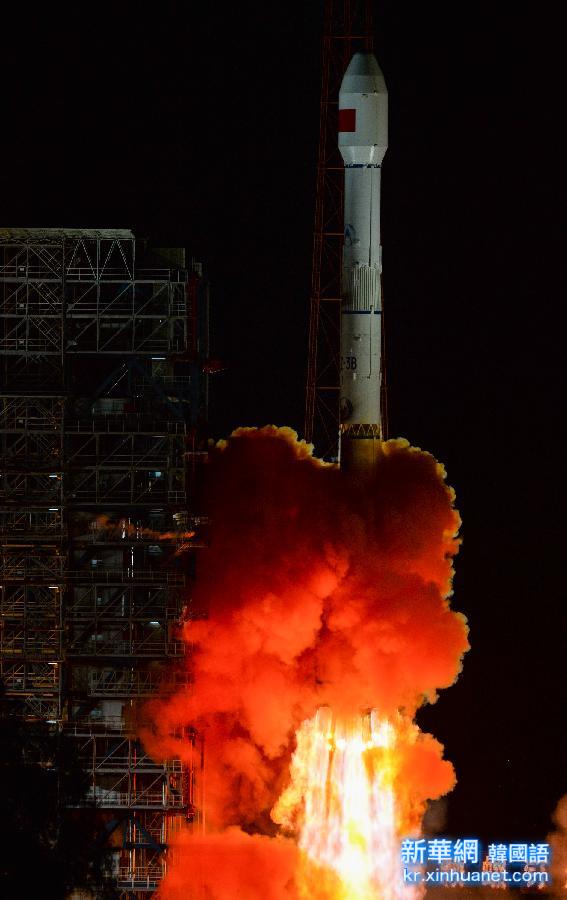 （新华直击）我国成功发射通信技术试验卫星一号
