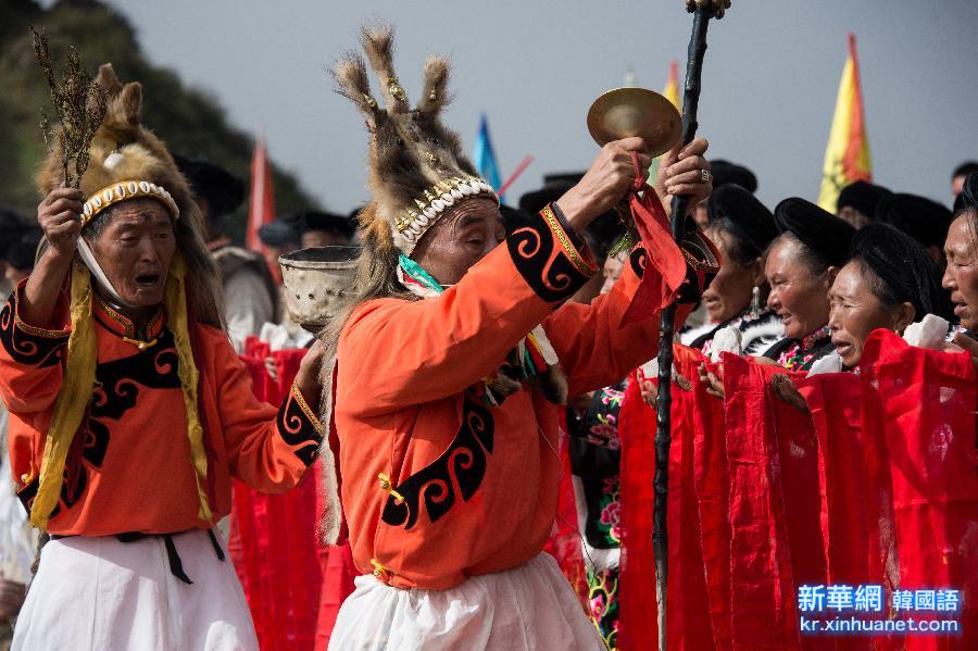 （晚报）（4）四川理县：“白石祭”再现古羌民族文化