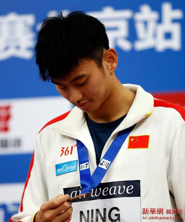 （体育）（7）游泳——世界杯（北京站）：宁泽涛获男子50米蝶泳季军