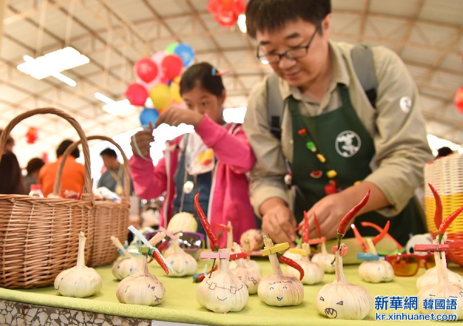 （文化）（2）创意市集亮相北京胡同菜市场