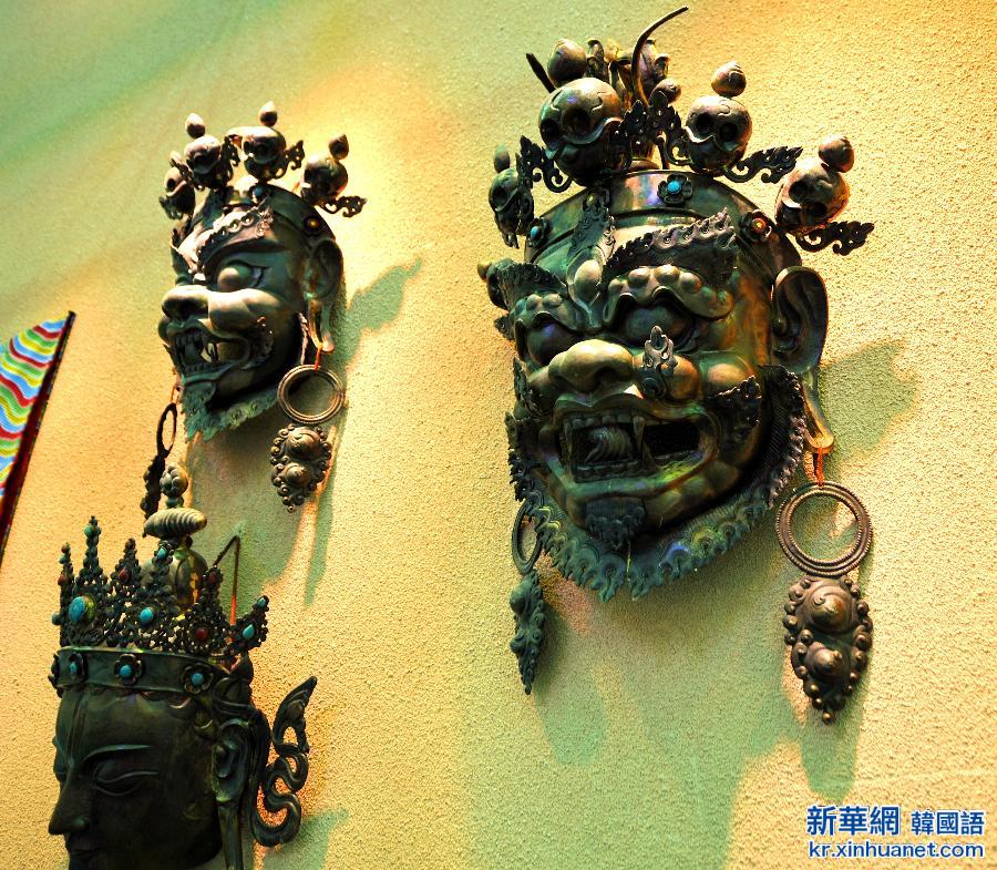 （XHDW）（2）“藏博会”上的传统非遗手工艺品