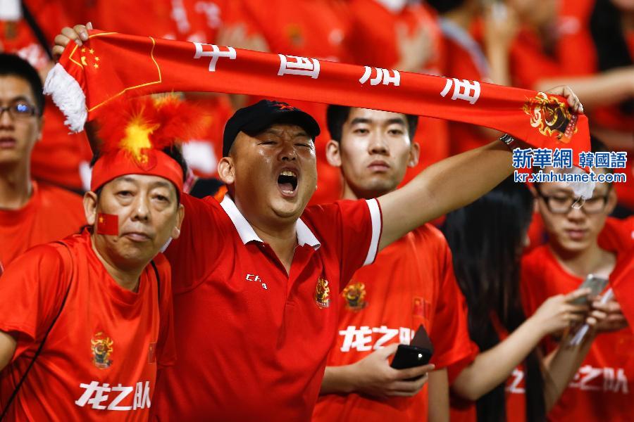 （体育）（13）足球——世预赛：中国不敌卡塔尔