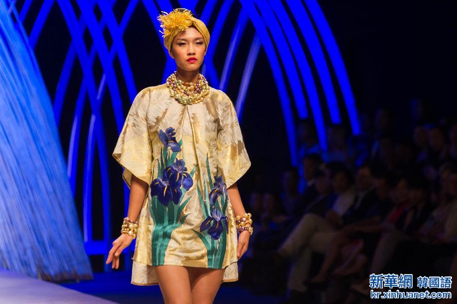 （晚报）（2）桂由美时装作品亮相2015越南国际时装周