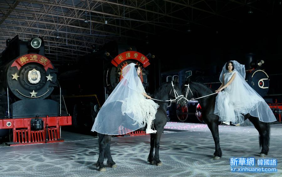 （晚报）（5）铁路博物馆上演皮尔·卡丹时装秀