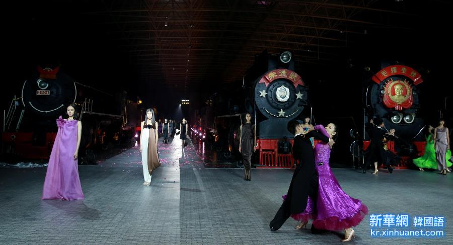 （晚报）（2）铁路博物馆上演皮尔·卡丹时装秀