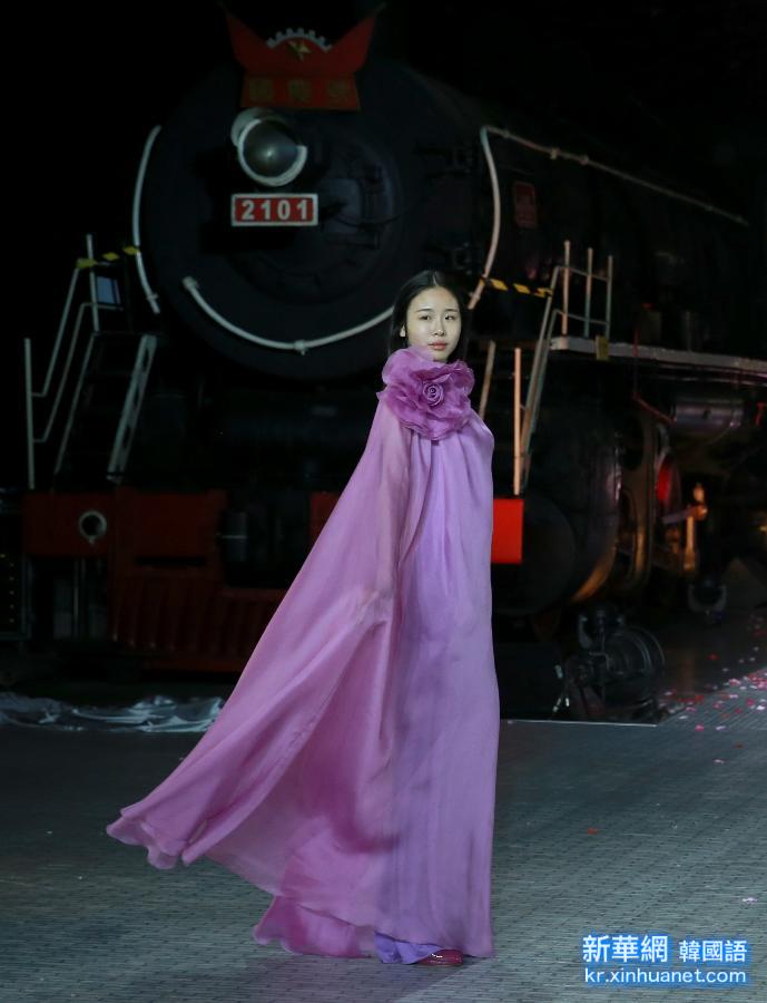 （晚报）（4）铁路博物馆上演皮尔·卡丹时装秀