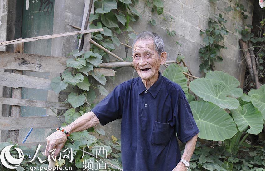 广西河池市巴马瑶族自治县113岁长寿老人黄卜新。