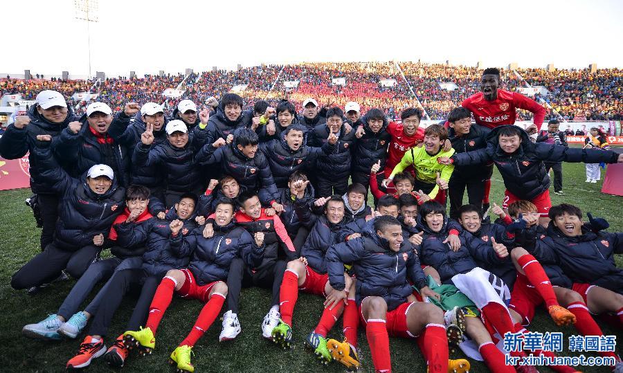 （体育）（1）足球——延边长白山夺得2015年中甲冠军
