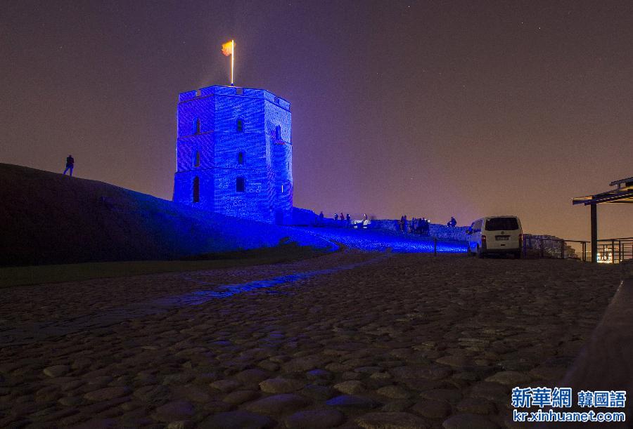 （国际）立陶宛地标建筑亮灯庆祝联合国成立70周年