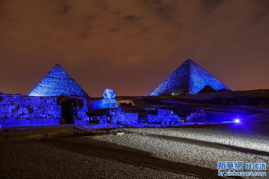（国际）（1）埃及金字塔群亮灯庆祝联合国成立70周年