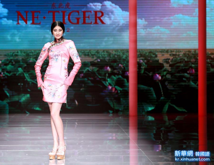 （晚报）（10）中国国际时装周（2016春夏系列）在北京开幕