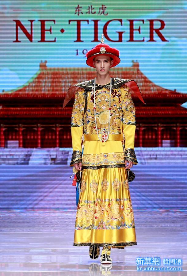 （晚报）（9）中国国际时装周（2016春夏系列）在北京开幕