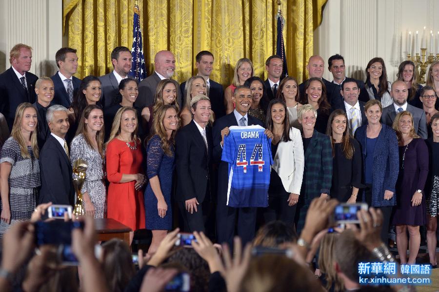 （体育）（3）篮球——奥巴马接见美国女足国家队球员