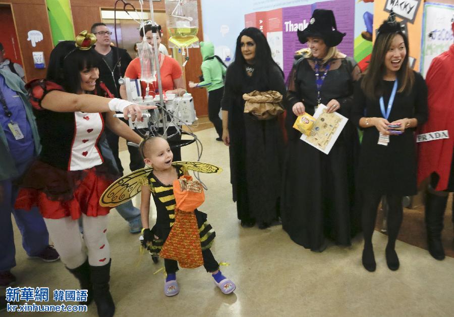 （国际）（4）儿童医院为孩子们举行万圣节活动