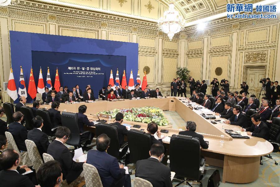 （XHDW）（1）李克强出席第六次中日韩领导人会议