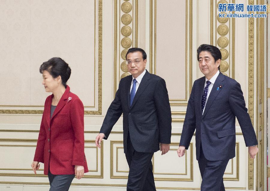 （XHDW）（5）李克强出席第六次中日韩领导人会议
