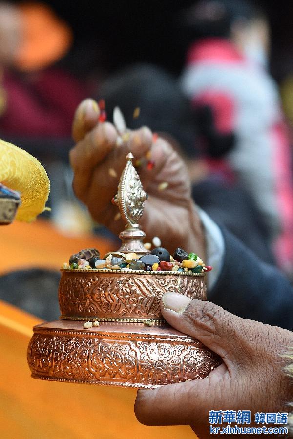 （XHDW）（2）藏族信教群众迎来“降神节”