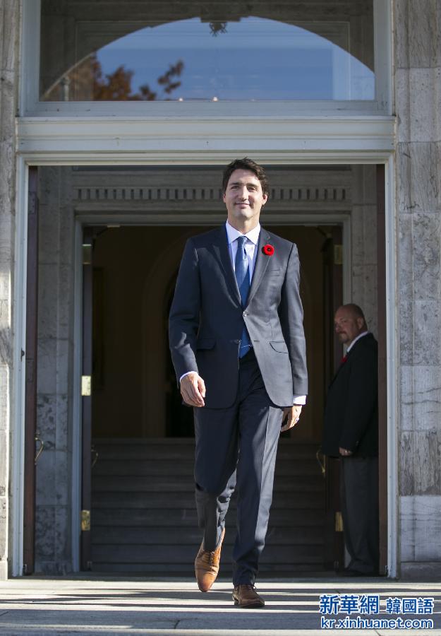 （XHDW）（1）加拿大当选总理特鲁多宣誓就职