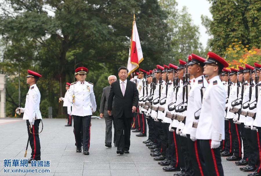 （时政）（1）习近平会见新加坡总统陈庆炎