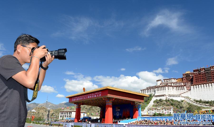 （新华网）（2）纪录西藏的记者们