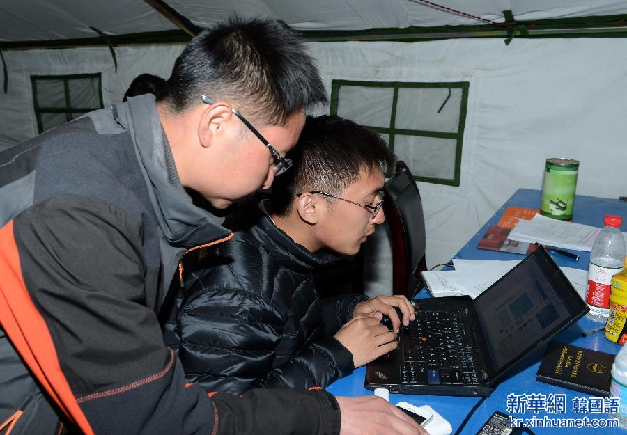 （新华网）（4）纪录西藏的记者们