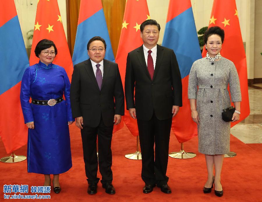 （时政）习近平同蒙古国总统额勒贝格道尔吉会谈