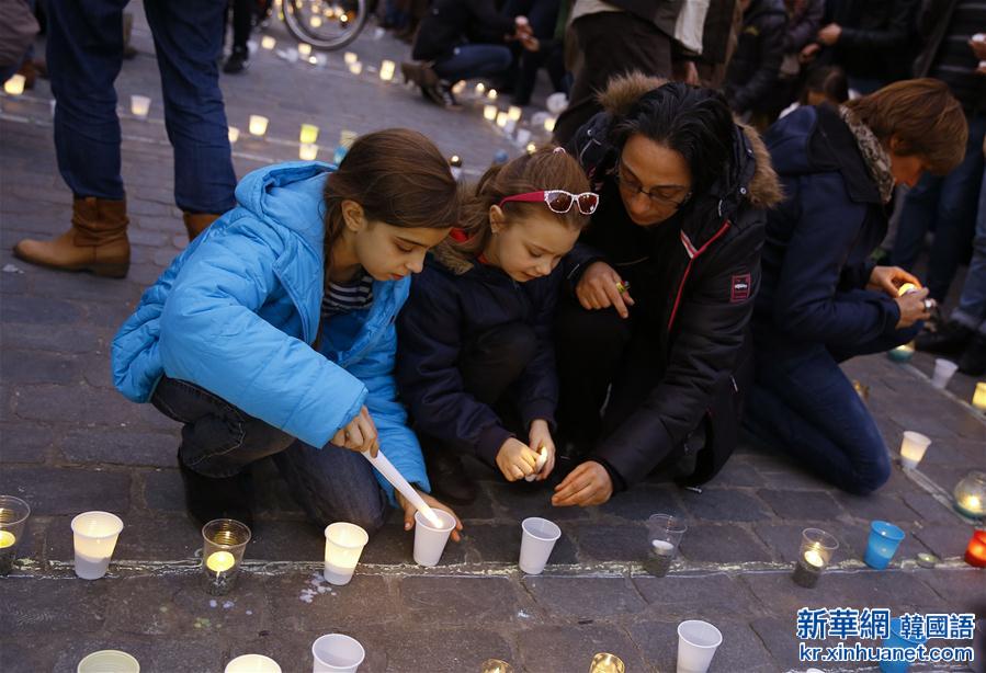（国际）（3）布鲁塞尔：巴黎恐袭嫌疑人曾住社区举行悼念集会
