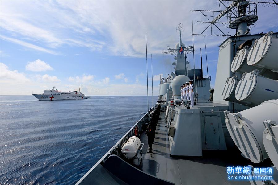 （國際·圖文互動）（3）中國海軍艦艇編隊在太平洋東部某海域成功開展國際人道主義海上醫療救護與後送演練